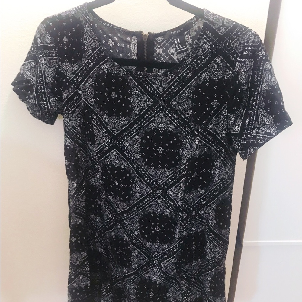 Forever 21 black patterned dress 🌚